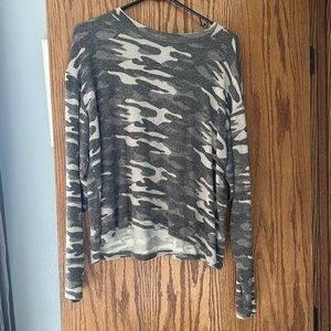 Long sleeve Mudd cameo shirt.